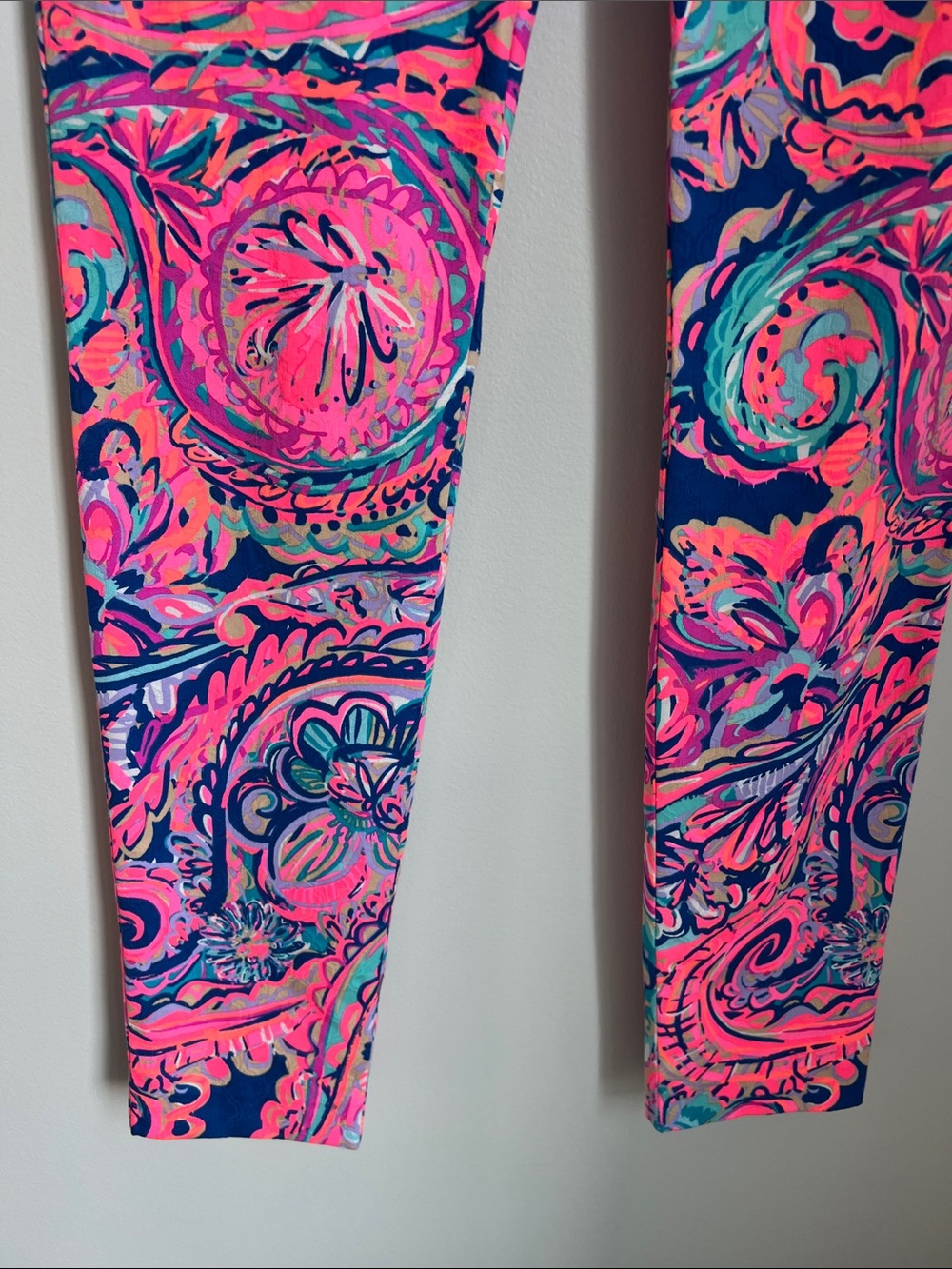 Lilly Pulitzer | Pink, Blue & Teal Paisley Straight-Leg Pants #12816 Size 0 - Picture 3 of 16